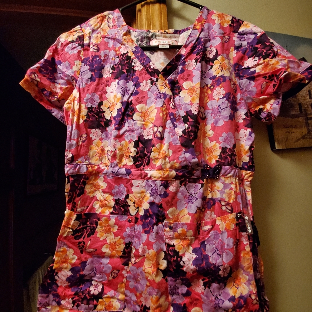 Scrub top